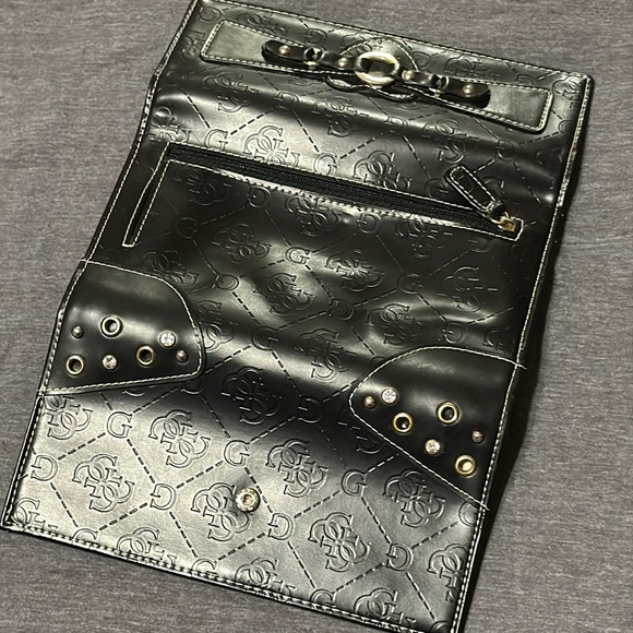 GUESS wallet - embossed Gs, snap closure, outer zipper - Picture 6 of 7